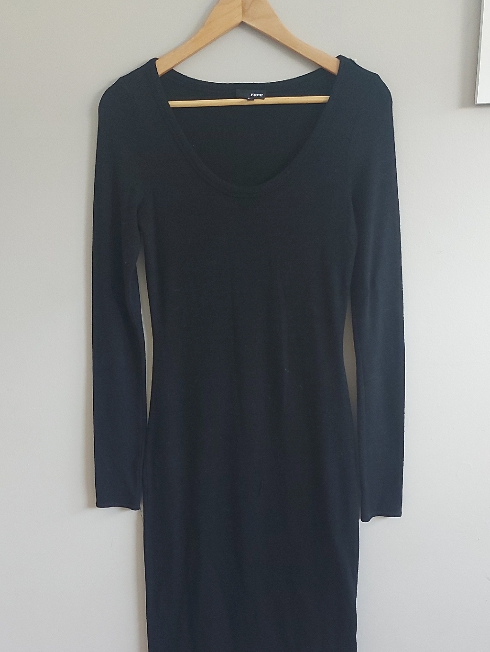 Wilfred Fitted Black Long Sleeve Scoop Neck Dress